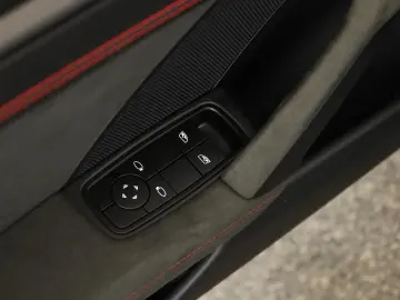 PORSCHE 911 Carrera 4 GTS Carbon GlasSD BOSE Inno Kam