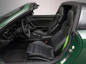 PORSCHE 992.2 4 GTS Targa