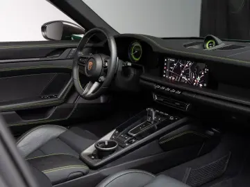 PORSCHE 992.2 4 GTS Targa