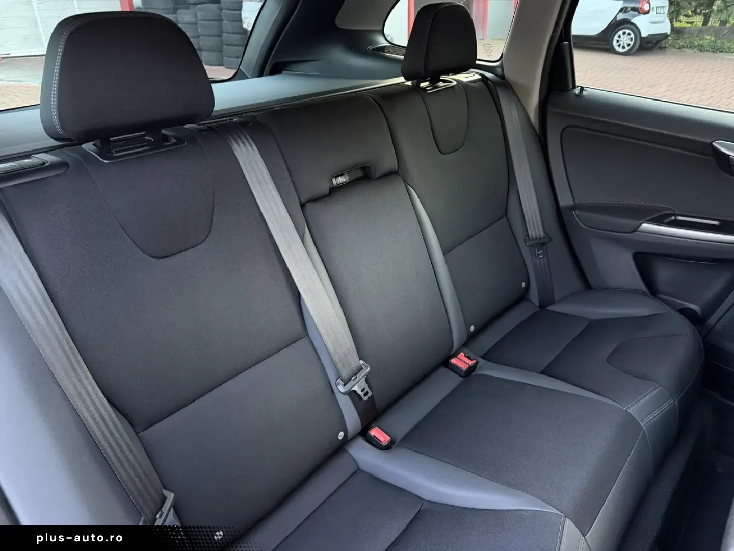 VOLVO XC60 D4 AWD  Geartronic  Momentum  03 2014