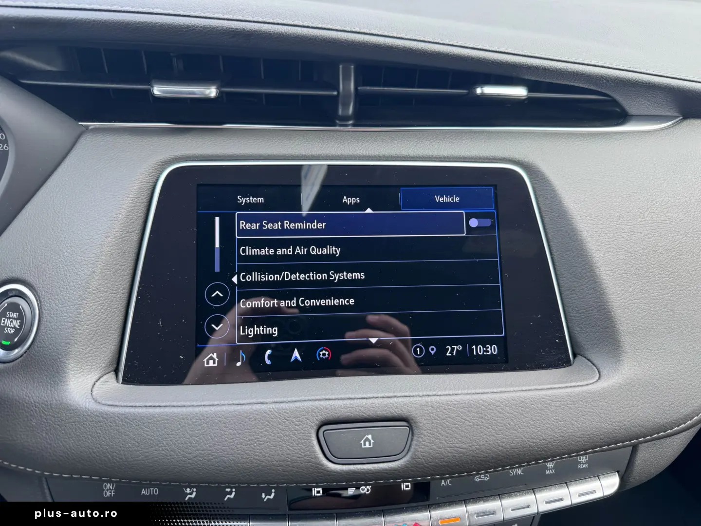 Cadillac XT4 SUV 2024