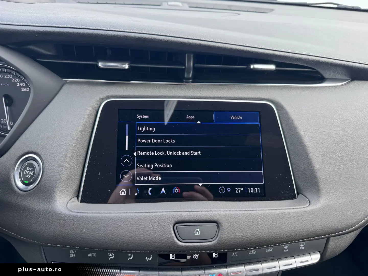 Cadillac XT4 SUV 2024