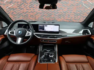 BMW X5 xDrive50e M Sport Pro - PHEV - Sky Lounge - B&W