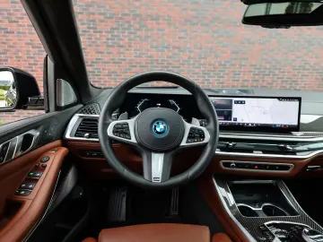 BMW X5 xDrive50e M Sport Pro - PHEV - Sky Lounge - B&W