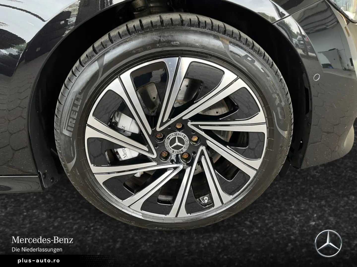 MERCEDES-BENZ E 300e 4M EXCLUSIVE Pre  Pano Superscreen