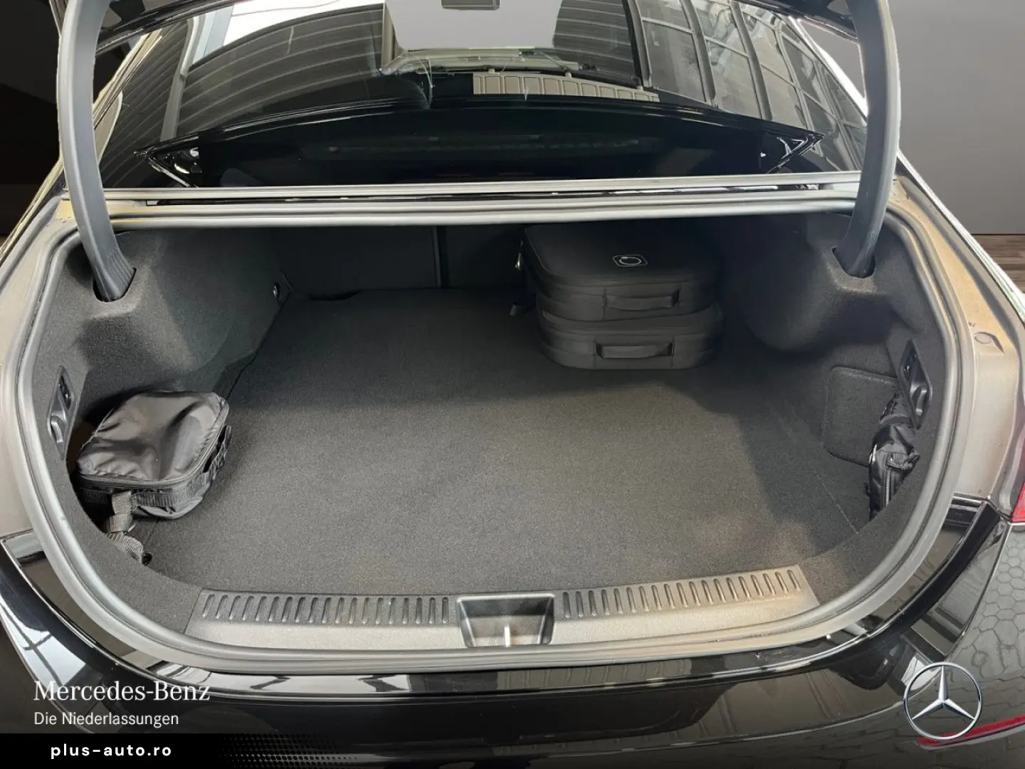 MERCEDES-BENZ E 300e 4M EXCLUSIVE Pre  Pano Superscreen