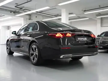 MERCEDES-BENZ E 220 d PANORAMA 2xAVANTGARDE