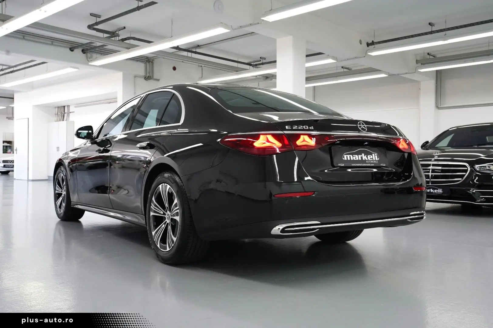 MERCEDES-BENZ E 220 d PANORAMA 2xAVANTGARDE