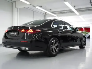 MERCEDES-BENZ E 220 d PANORAMA 2xAVANTGARDE