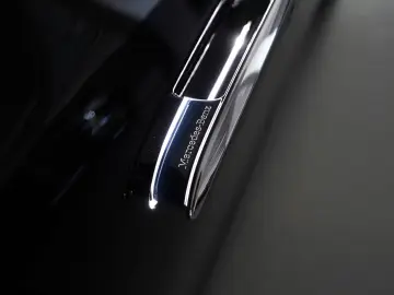 MERCEDES-BENZ E 220 d PANORAMA 2xAVANTGARDE