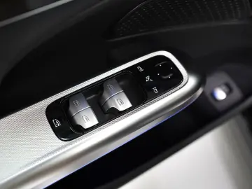 MERCEDES-BENZ E 220 d PANORAMA 2xAVANTGARDE