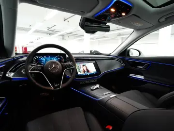 MERCEDES-BENZ E 220 d PANORAMA 2xAVANTGARDE