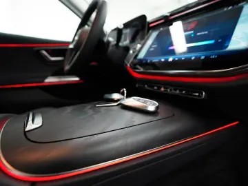 MERCEDES-BENZ E 220 d PANORAMA 2xAVANTGARDE