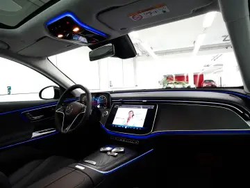MERCEDES-BENZ E 220 d PANORAMA 2xAVANTGARDE