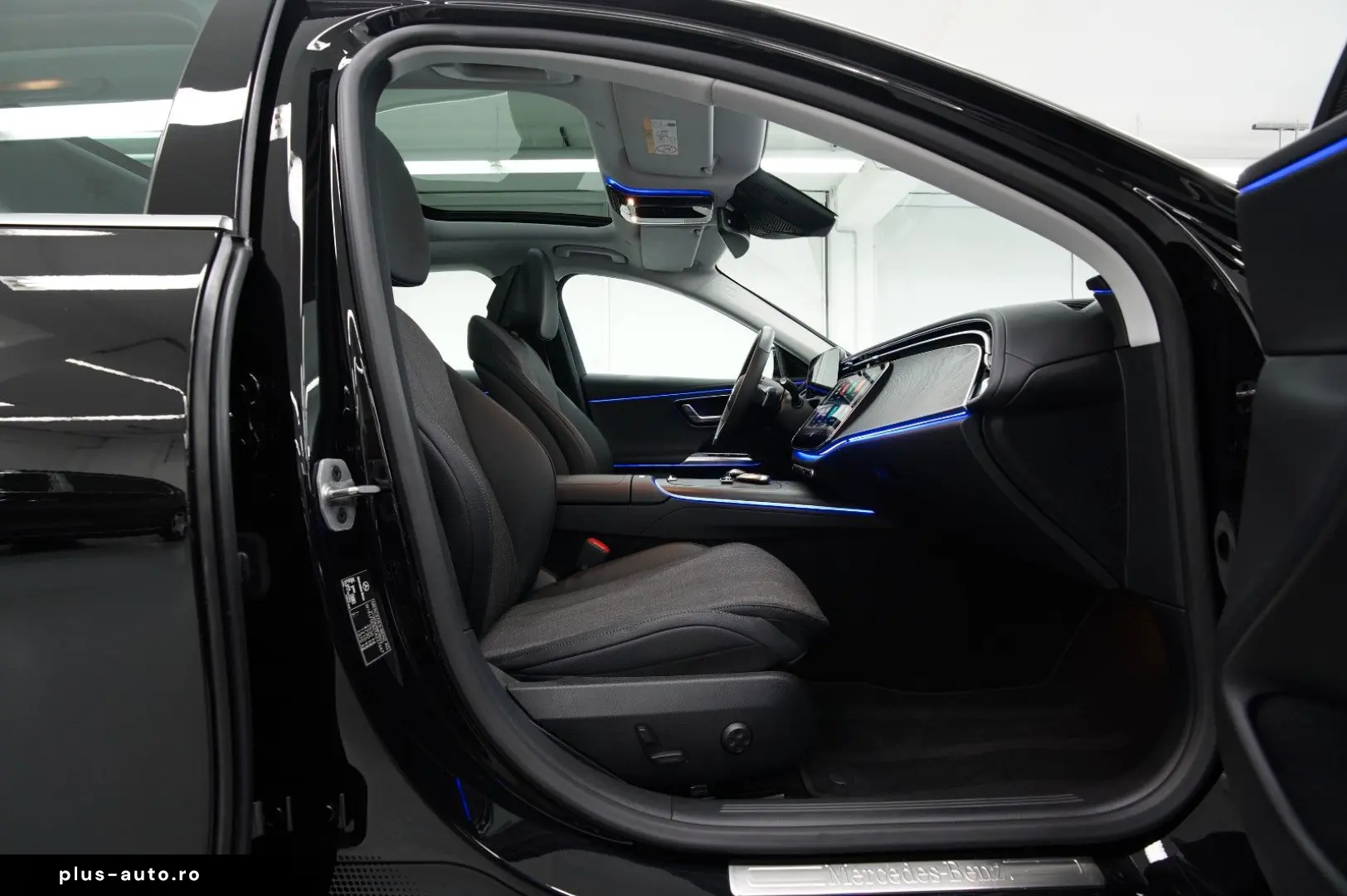 MERCEDES-BENZ E 220 d PANORAMA 2xAVANTGARDE