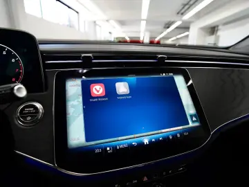 MERCEDES-BENZ E 220 d PANORAMA 2xAVANTGARDE