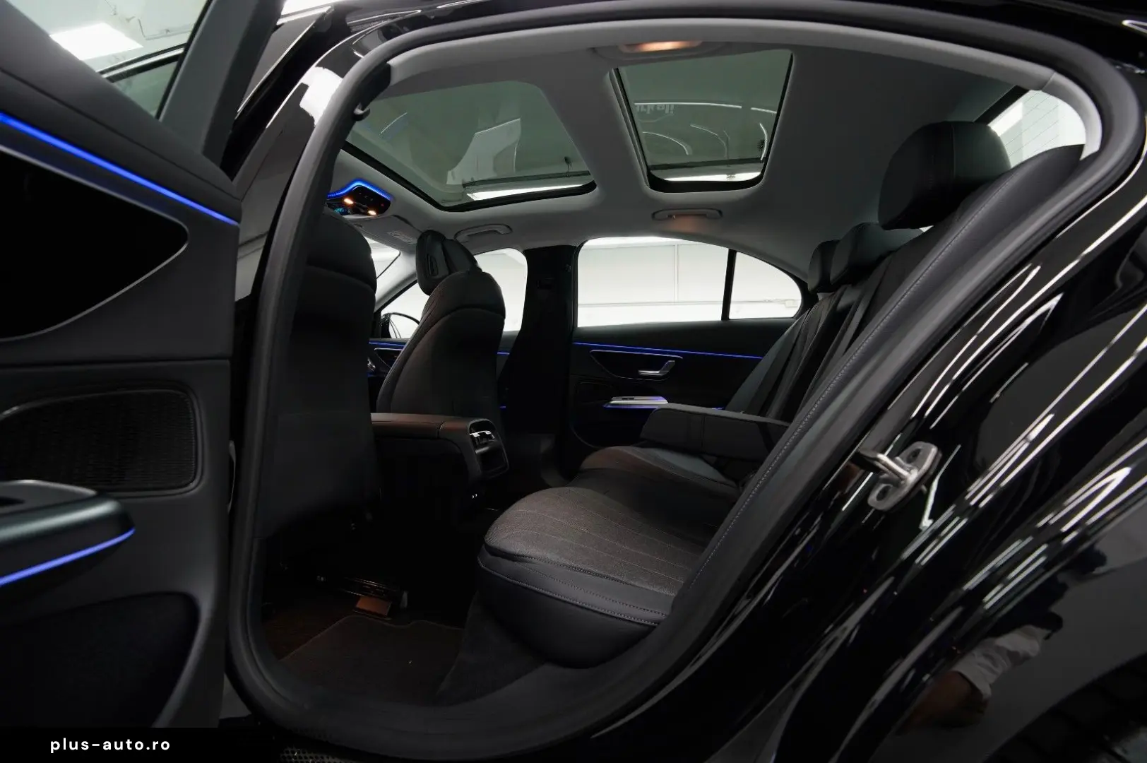 MERCEDES-BENZ E 220 d PANORAMA 2xAVANTGARDE