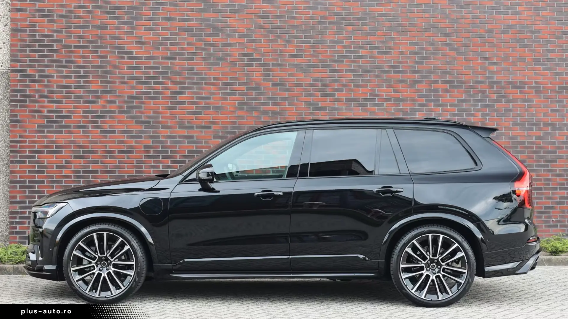 Volvo XC90 T8 AWD Ultra Dark - 7 Locuri - MY 2026