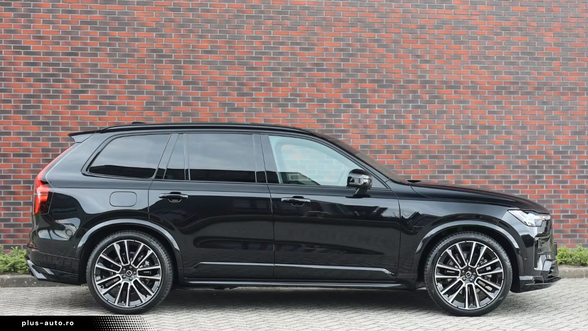 Volvo XC90 T8 AWD Ultra Dark - 7 Locuri - MY 2026