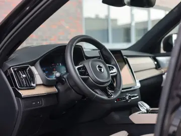 Volvo XC90 T8 AWD Ultra Dark - 7 Locuri - MY 2026