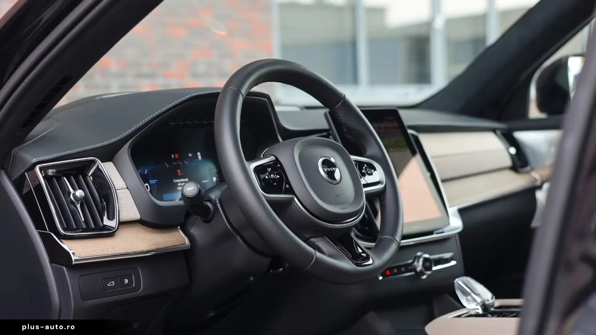 Volvo XC90 T8 AWD Ultra Dark - 7 Locuri - MY 2026