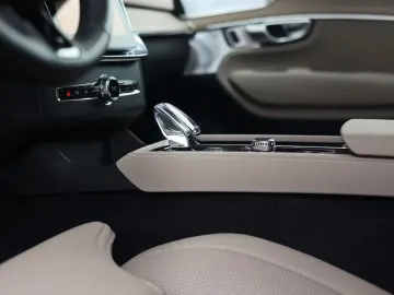 Volvo XC90 T8 AWD Ultra Dark - 7 Locuri - MY 2026