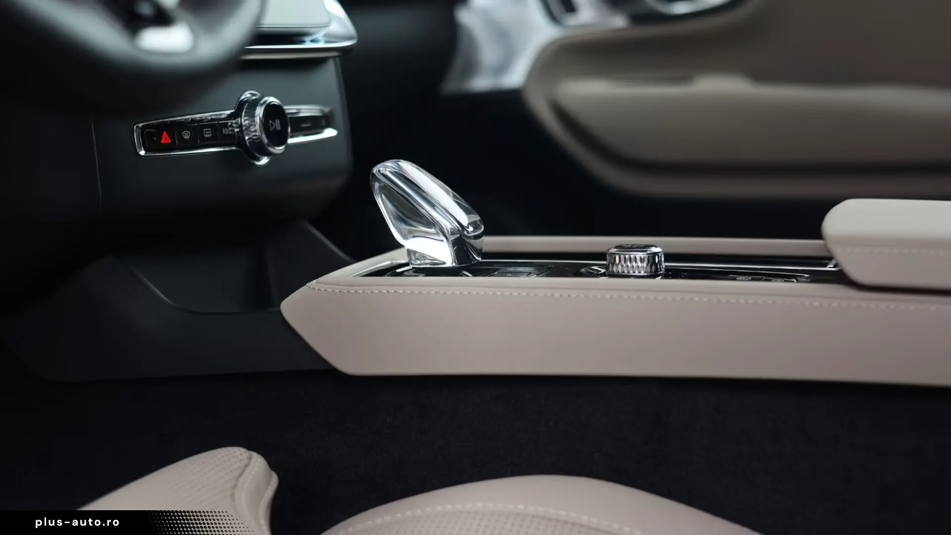 Volvo XC90 T8 AWD Ultra Dark - 7 Locuri - MY 2026
