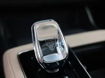 Volvo XC90 T8 AWD Ultra Dark - 7 Locuri - MY 2026