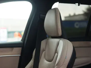 Volvo XC90 T8 AWD Ultra Dark - 7 Locuri - MY 2026