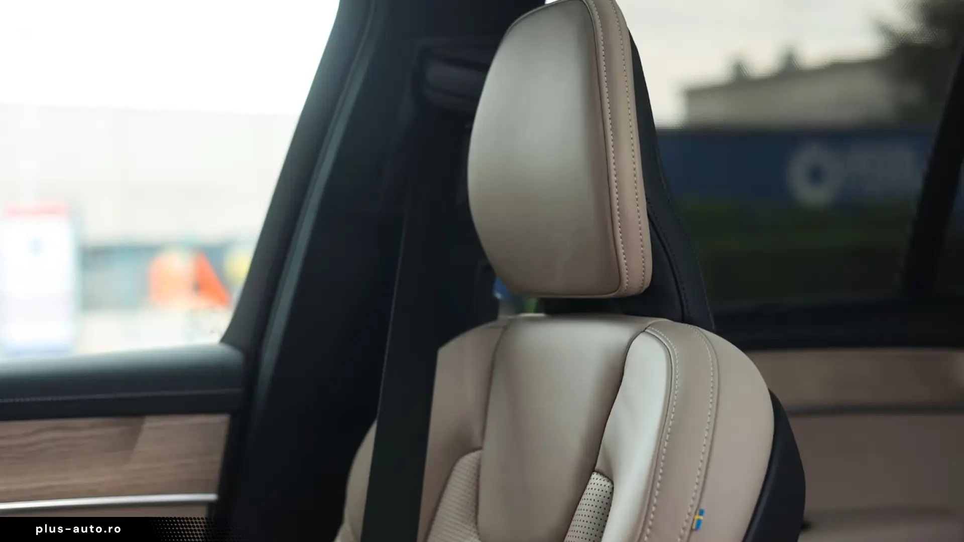 Volvo XC90 T8 AWD Ultra Dark - 7 Locuri - MY 2026