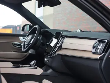 Volvo XC90 T8 AWD Ultra Dark - 7 Locuri - MY 2026