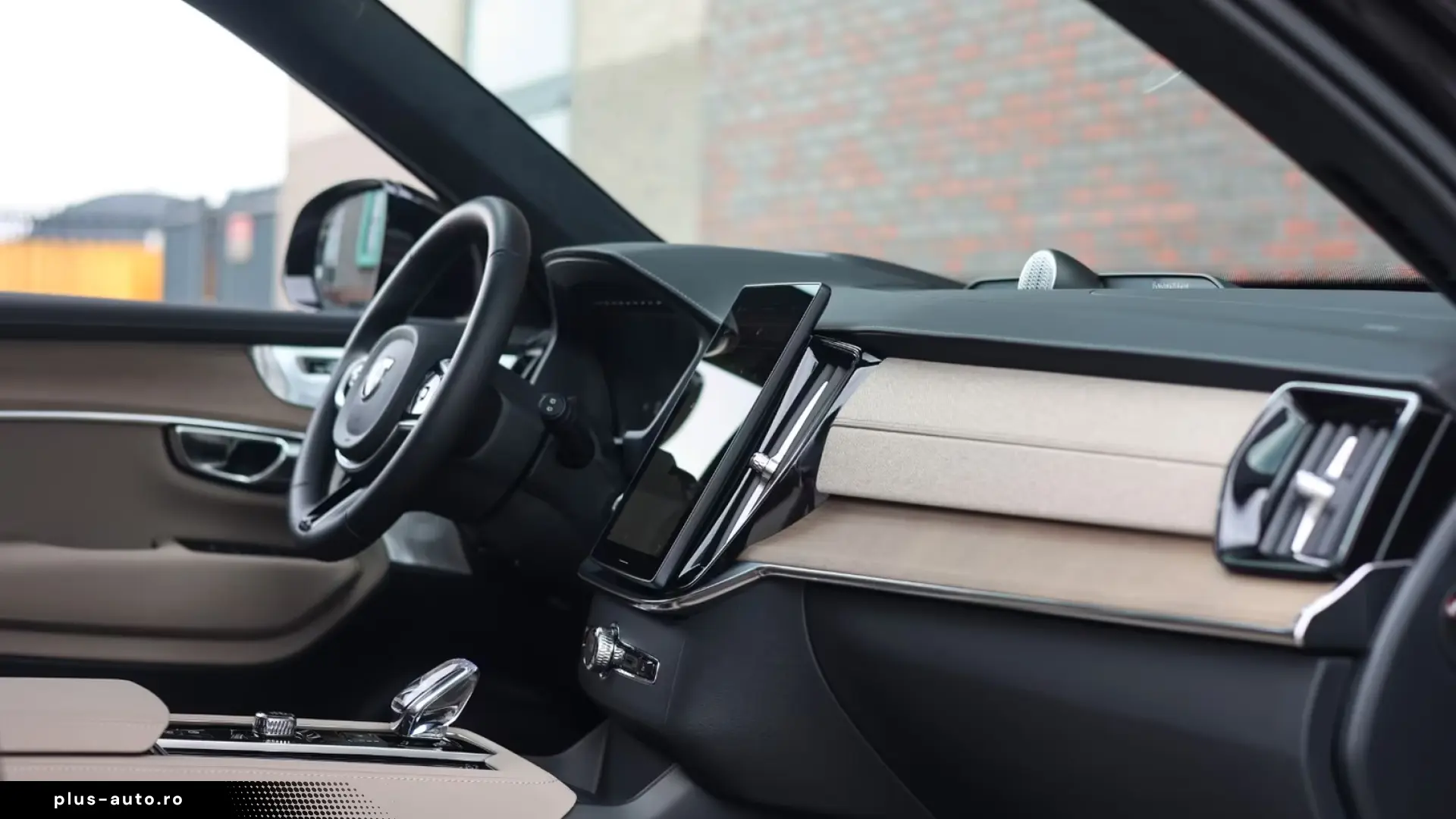 Volvo XC90 T8 AWD Ultra Dark - 7 Locuri - MY 2026