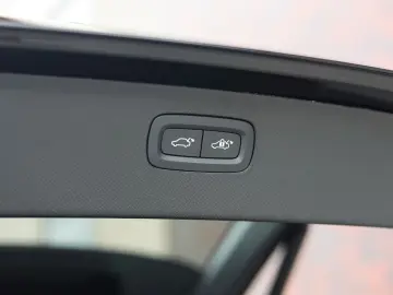 Volvo XC90 T8 AWD Ultra Dark - 7 Locuri - MY 2026