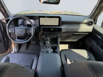TOYOTA Land Cruiser 2 8 D-4D Executive 4x4  AHK 360  AC