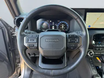 TOYOTA Land Cruiser 2 8 D-4D Executive 4x4  AHK 360  AC