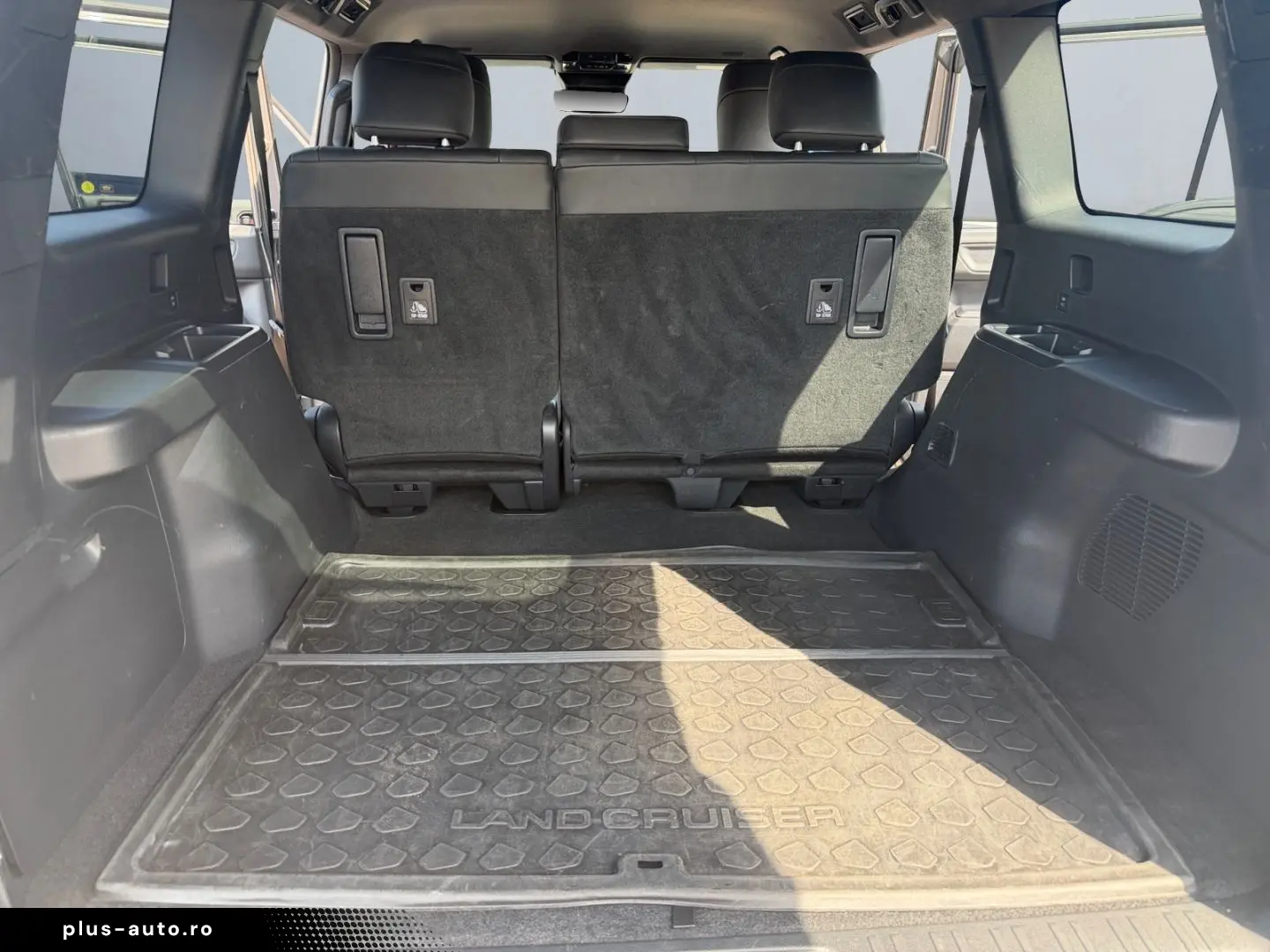 TOYOTA Land Cruiser 2 8 D-4D Executive 4x4  AHK 360  AC