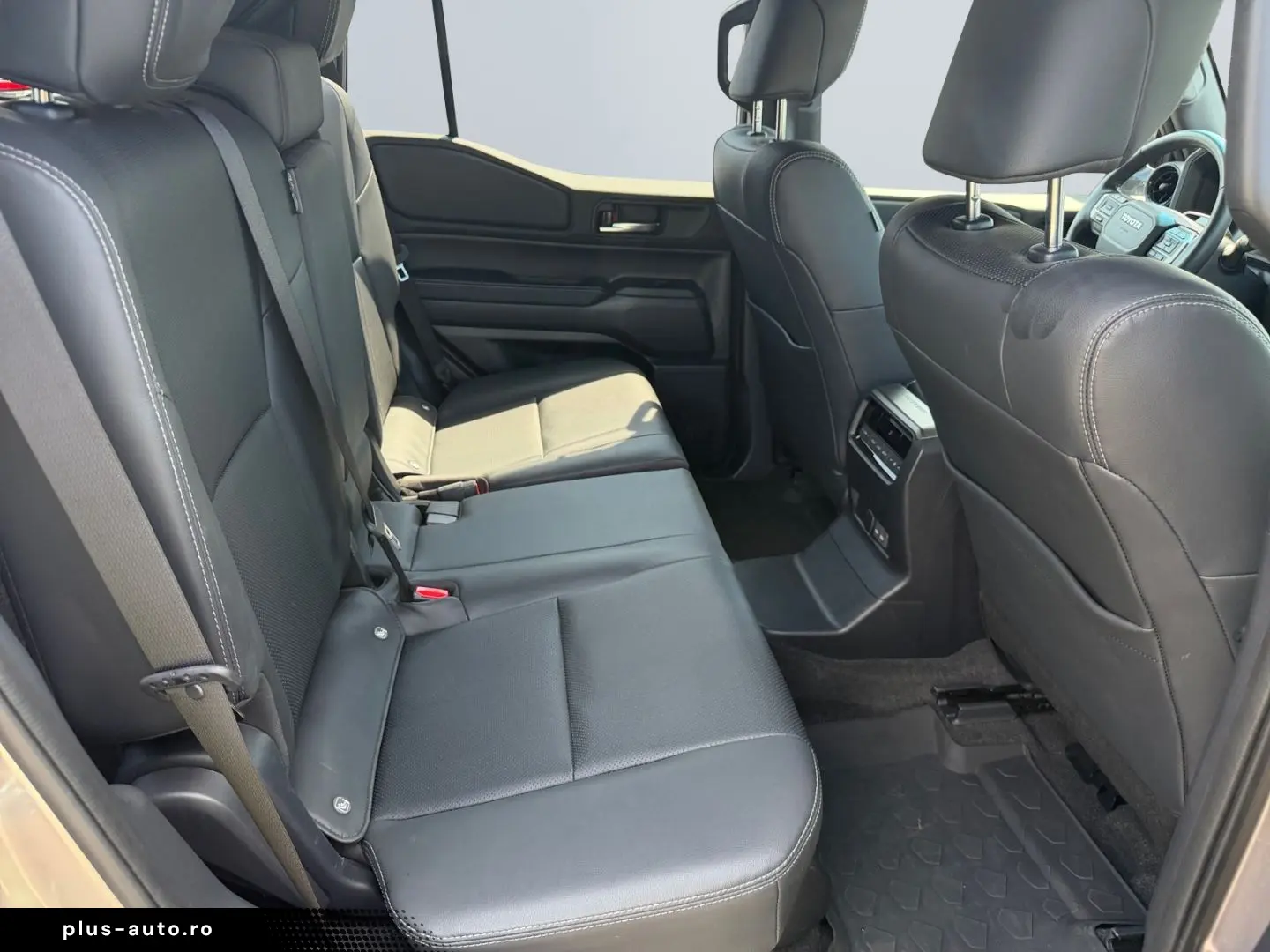 TOYOTA Land Cruiser 2 8 D-4D Executive 4x4  AHK 360  AC