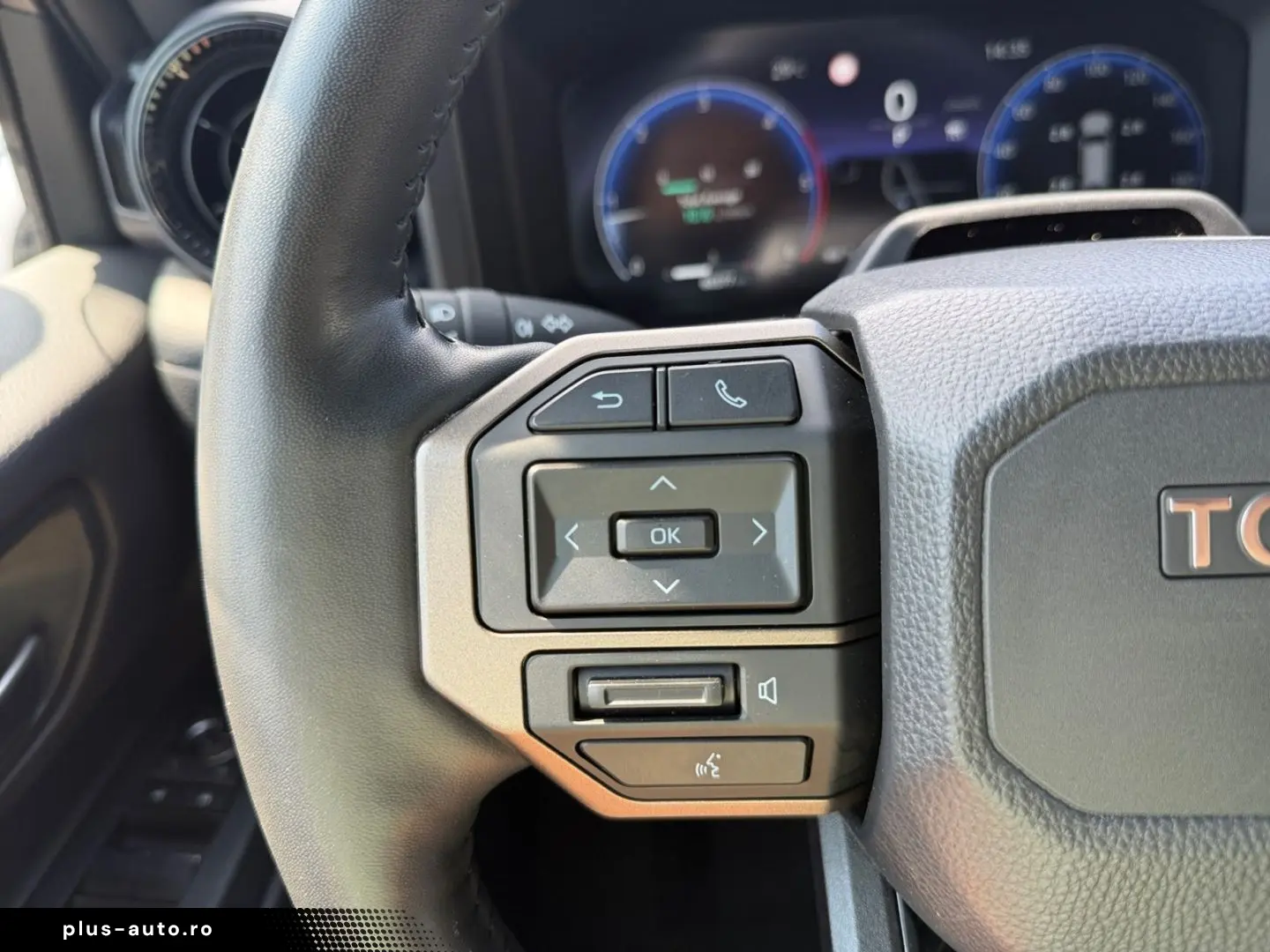 TOYOTA Land Cruiser 2 8 D-4D Executive 4x4  AHK 360  AC