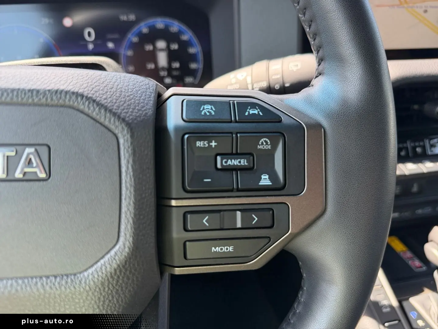 TOYOTA Land Cruiser 2 8 D-4D Executive 4x4  AHK 360  AC