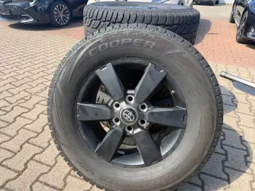 TOYOTA Land Cruiser 2 8 D-4D Executive 4x4  AHK 360  AC