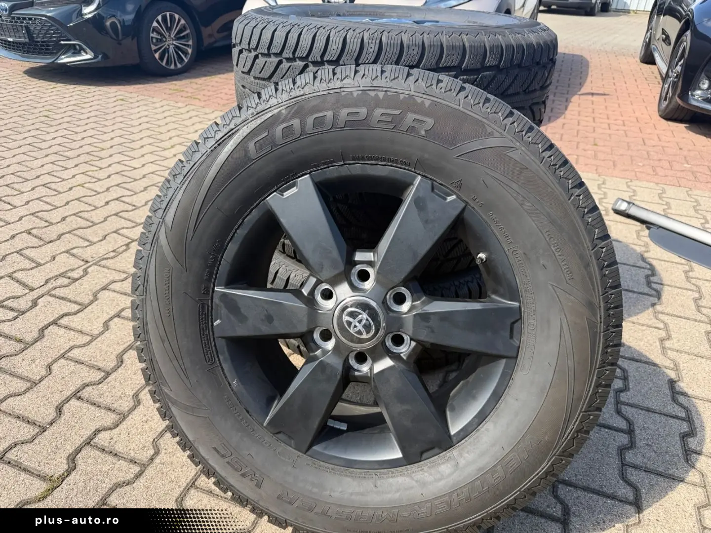 TOYOTA Land Cruiser 2 8 D-4D Executive 4x4  AHK 360  AC