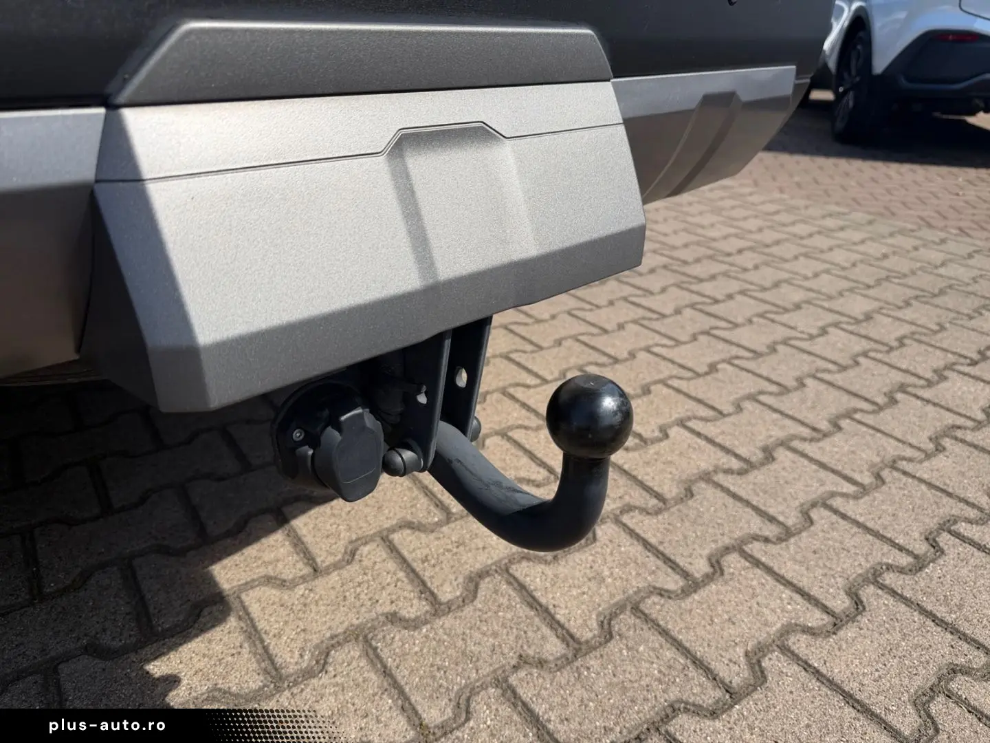 TOYOTA Land Cruiser 2 8 D-4D Executive 4x4  AHK 360  AC