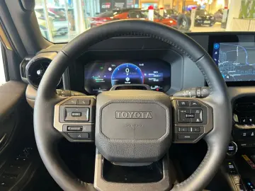 TOYOTA Land Cruiser 2.8 D-4D Executive