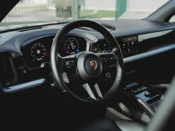PORSCHE E-Hybrid SportDesign Pano airsusp. Bose PPF