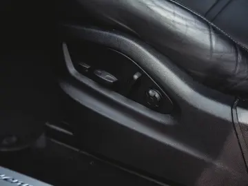 PORSCHE E-Hybrid SportDesign Pano airsusp. Bose PPF