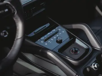 PORSCHE E-Hybrid SportDesign Pano airsusp. Bose PPF