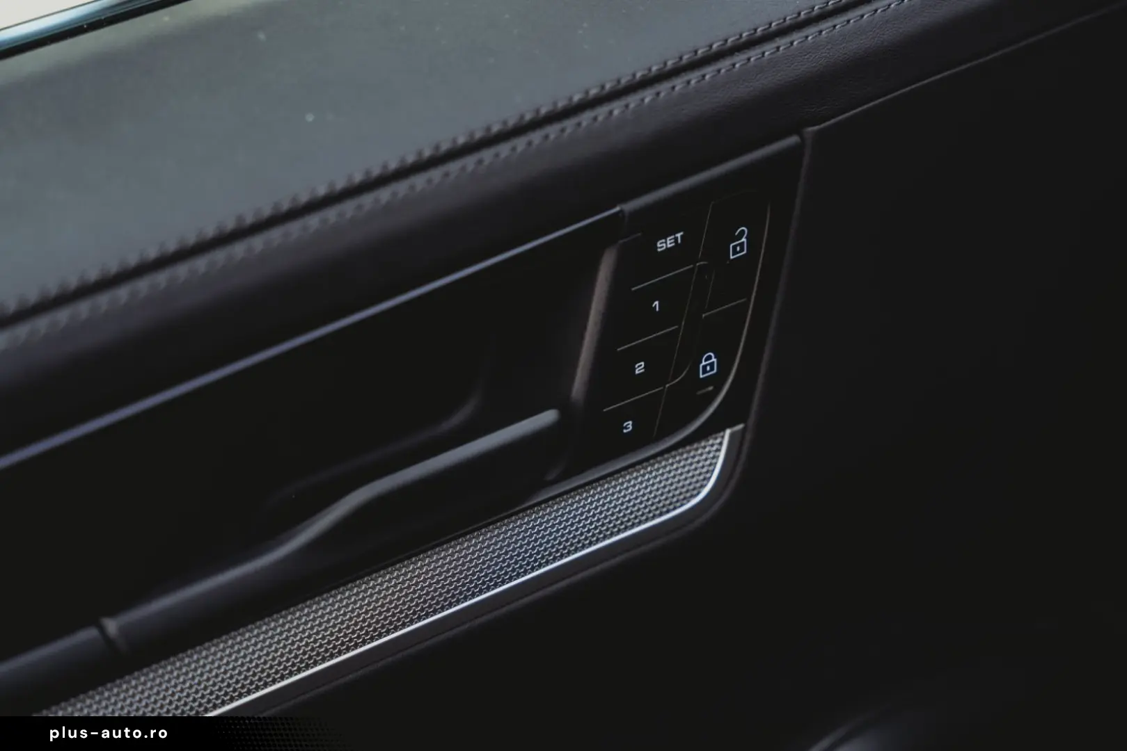 PORSCHE E-Hybrid SportDesign Pano airsusp. Bose PPF