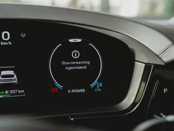 PORSCHE E-Hybrid SportDesign Pano airsusp. Bose PPF