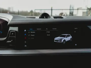 PORSCHE E-Hybrid SportDesign Pano airsusp. Bose PPF