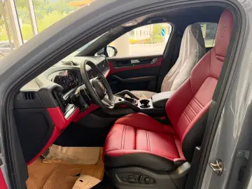 Porsche Cayenne Coupe Turbo E-Hybrid - Pachet GT